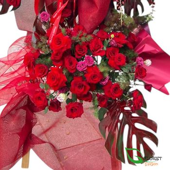 Send elegant flower stand to Ho Chi Minh city
